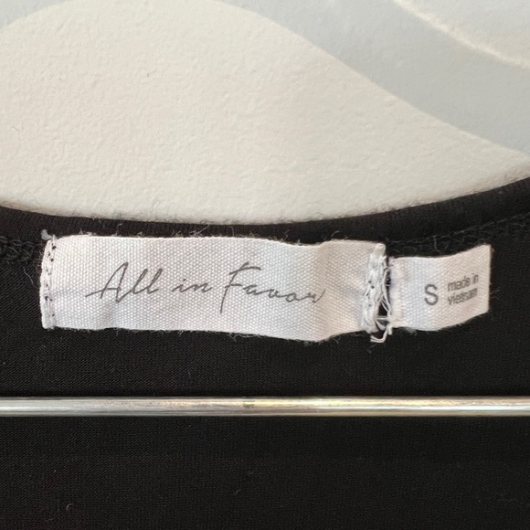 Nordstrom All in Favor Black V-neck short sleeve t-shirt women’s small - Picture 6 of 6